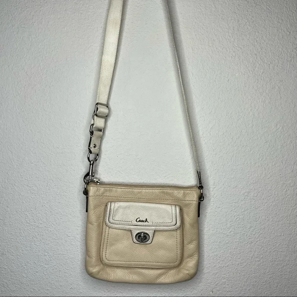 Coach Pebbled Leather‎ Shoulder Bag Purse